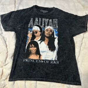 AUVYAH t-shirt featuring Aaliyah Princess of R&B black M/L